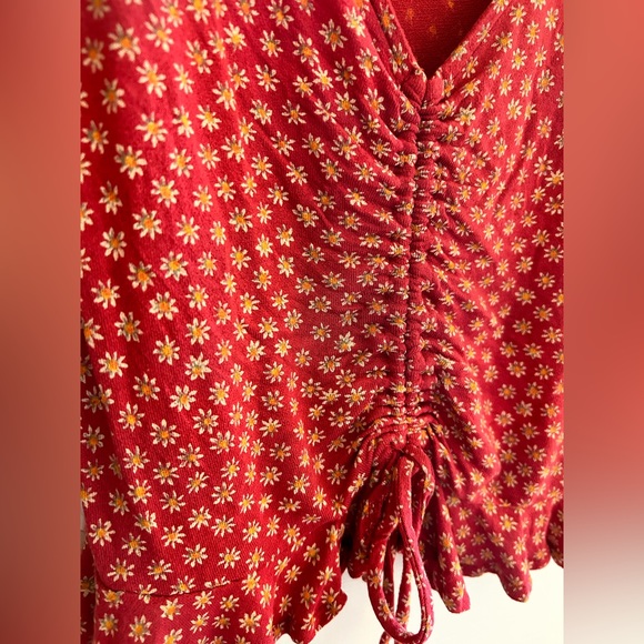 Urban Outfitters Red Daisy Drawstring Crop Top Size Medium - Picture 4 of 10